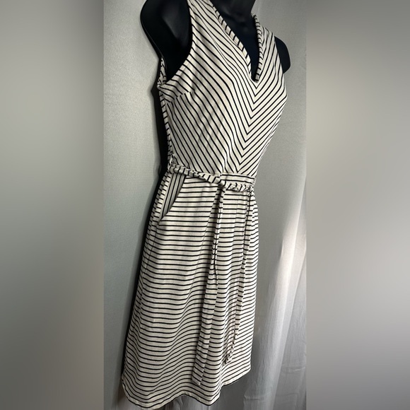 Monteau V-neck‎ striped dress with pockets Size Small - Picture 3 of 9
